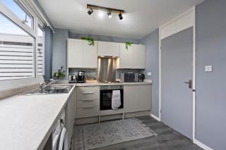 8Guests-3BR-Parking-FamilyFriendly-NearAirport - 5