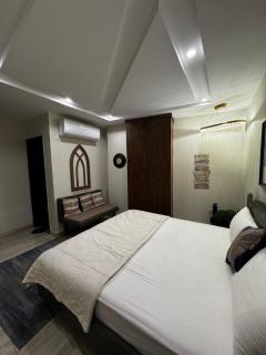 Cafe Theme 2 Bedroom Apartment , Family Friendly - 1