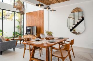 Villa Casa Goya - Lofty Pool Villa Near The Beach in Vibrant Legian - Legian - 3