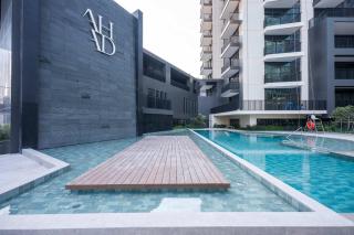 Elegant 1-Bedroom Apartment for 2 Near to Burj Khalifa - 4