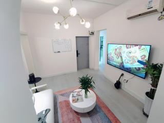 Explore Chengdu Flavors Chunxi Branch Panda Climbing the Wall - 3