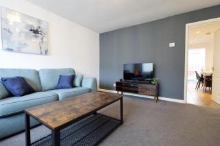 Spacious 4 Bed House Near Cardiff City Centre, Perfect for Families, Groups & Contractors with Free WiFi - 9