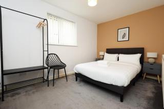 Spacious 4 Bed House Near Cardiff City Centre, Perfect for Families, Groups & Contractors with Free WiFi - Cardiff - 8