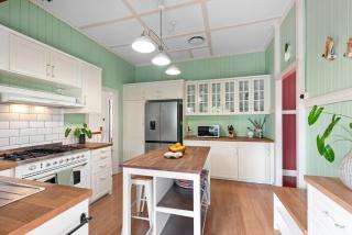 A Colourful Life 4Bed-2Bath-1Car - Queenslander - 8