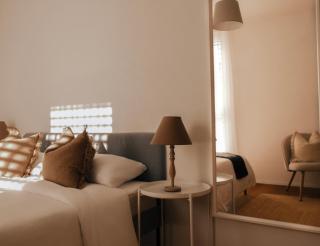 Lakeview Guesthouse with Two Bedrooms & Private Bathroom - Châtillon - 4