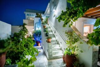 Three Bedroom Apartment 7-9 Adults First Floor - Parikia - 9
