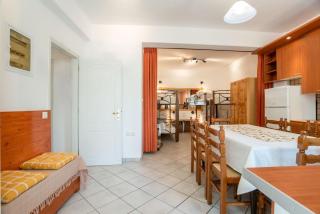 Three Bedroom Apartment 7-9 Adults First Floor - Parikia - 8