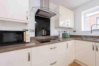 5 Bed House in Romford 9 Beds - 2