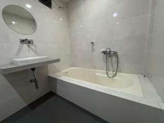 Serenity Inn and Grill - Guwahati - 9