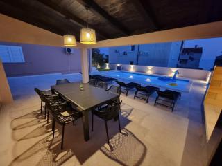 Coco Villa & apartments with heated pool - Kožino - 1