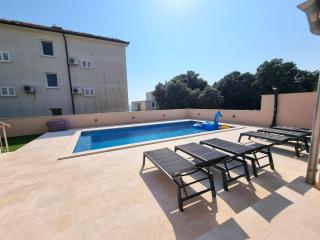 Coco Villa & apartments with heated pool - Kožino - 4
