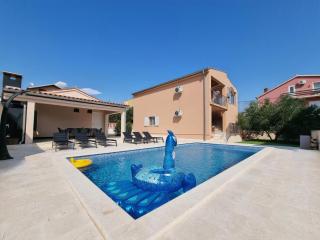 Coco Villa & apartments with heated pool - Kožino - 5