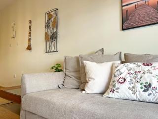 Albert's Apartment Mackenzie 001 - 0