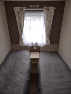Sherwood 429 - Golden Palm - Sleeps 10 - 4 bedrooms 2 double rooms, 2 toilets, WiFi, central heating, bed linen - Meadow Lakes Caravan & Lodge Hire - Chapel Saint Leonards - 1
