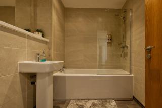 Sidemersey Livings - 2 Bedroom Central Skyline Apartment with views - 5
