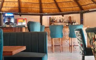 Zebras Dazzle BnB Restaurant - 8