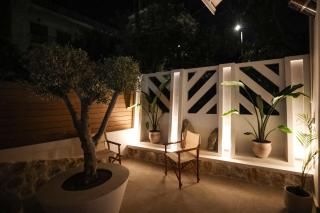 Hellenic Suites Afrodite Jacuzzi & Fireplace - Atene - 9