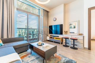 Chic 1BR with Relaxing Lake & City Views in JLT by Deluxe Holiday Homes - 1