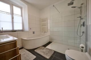 Villa Donata - Luxuriöses & großzügiges Apartment im Herzen von Kaltern, mit Innenhof, kostenlosem Parkplatz direkt am Haus - Caldaro - 5
