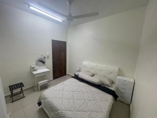D'ZAHRAH homestay - - 8
