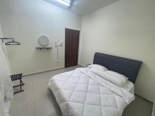 D'ZAHRAH homestay - - 1