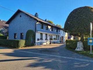 Haus Päsch near lake with heated jacuzzi sauna - Bütgenbach - 0