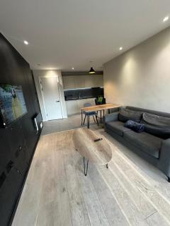 2Br-2Ensuite-Balcony-CityView-Parking-Central - Manchester - 2
