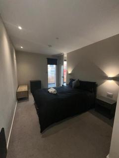 2Br-2Ensuite-Balcony-CityView-Parking-Central - Manchester - 5