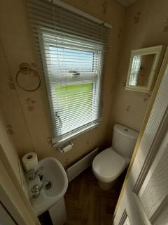 Millfield - G17, bath, central heating, bed linen - Meadow Lakes Caravan & Lodge Hire - Ingoldmells - 4