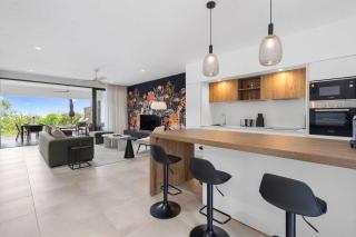 Luxury Apartment with Private Pool by Sealodge - 7