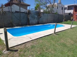 Pileta,quincho,casa 10 personas,acepta mascotas,cerca del shoping y panamericana,no fiestas, comfirmar x telefono,reserva con seña - Grand Bourg - 7