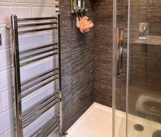 The Garden Cabin sleeps up to 5 Groups families and pets welcome - Leicester - 5
