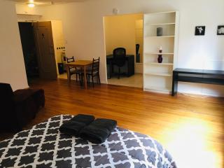 Stylish Montreal Apartment Comfortable Stay in the Golden Square Mile - Montreal - 1