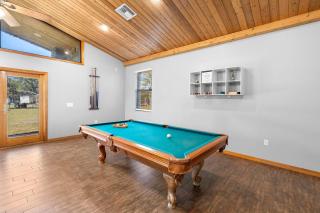 Spacious 5-Bedrooms Contemporary Ranch with fitness room, Wifi, pool table - - 3