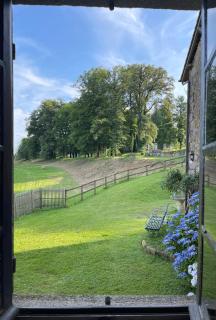 Domaine de Montmery sa piscine son jardin ses espaces - 2