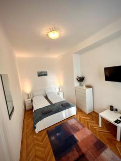 Central Paris Garden - Budapest - 0