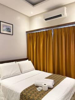 White Sand Bar Inn - - 9