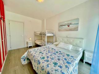 Bright apartment by the beach - 2