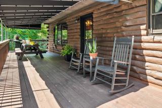 WaterFront Cabin Hot Tub Kayaks Firepit Game Consoles - Tunkhannock - 4