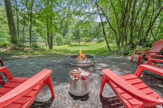 WaterFront Cabin Hot Tub Kayaks Firepit Game Consoles - Tunkhannock - 2