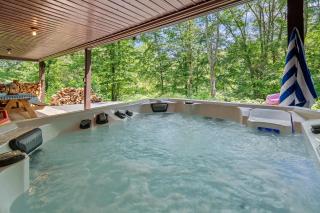 WaterFront Cabin Hot Tub Kayaks Firepit Game Consoles - Tunkhannock - 9
