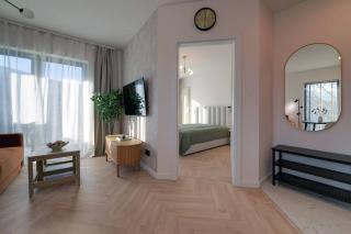 Beżowy Apartament Sun Seasons 24 w Świeradowie Zdroju z Parkingiem by Noclegi Renters - Świeradów-Zdrój - 1