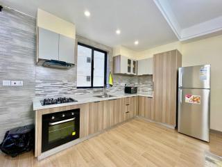 cozy corner two bedroom apartment with fully equipped gym heated swimming pool ample parking space and proximity to major shopping malls - Nairobi - 7
