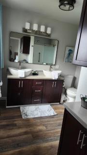 The Pacific Lookout Sleeps 6, Hot Tub, Pet Friendly, Ocean View, EV Charger - 9