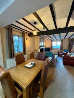 Fitzherbert Cottage - Swynnerton - 9