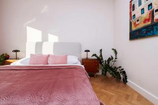Old Town Velvet Retreat - Style and Comfort - Bratislava - 8