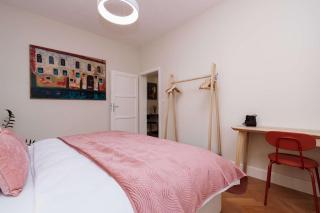 Old Town Velvet Retreat - Style and Comfort - Bratislava - 3