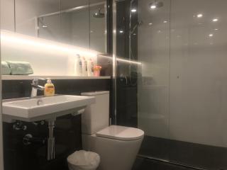 Skytower Escape Sleek 1BR with Breathtaking Views - Brisbane - 7