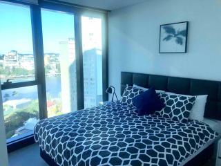 Skytower Escape Sleek 1BR with Breathtaking Views - Brisbane - 6