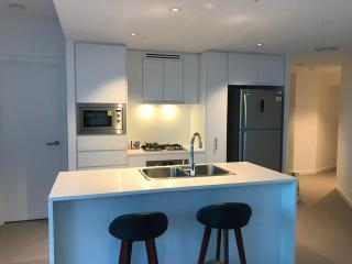 Skytower Escape Sleek 1BR with Breathtaking Views - Brisbane - 3
